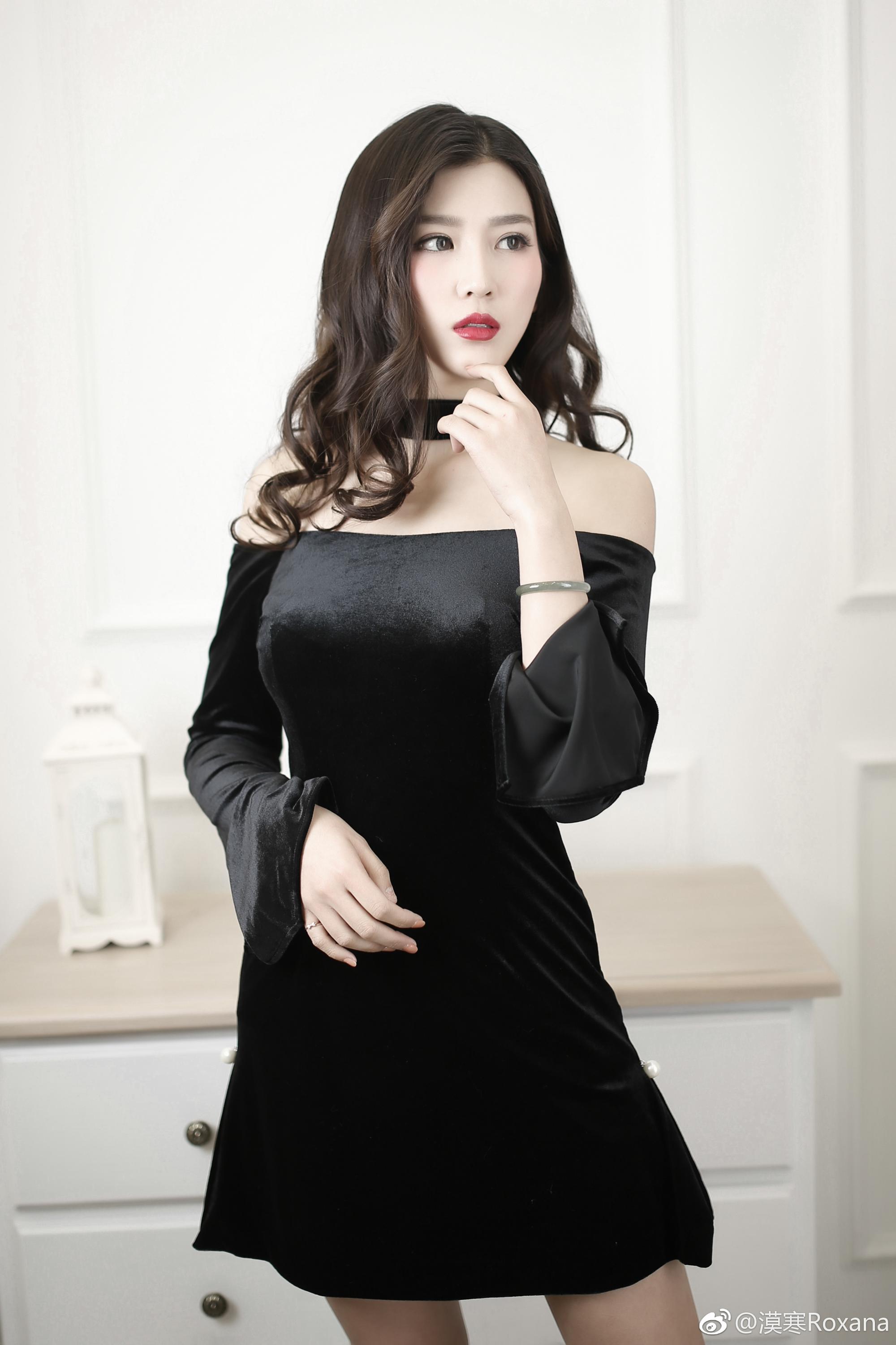 lol女主持人张漠寒性感短裙丝袜高跟诱惑写真[6]