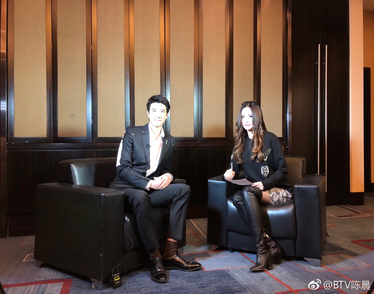 BTV女主持人陈晨现场制服短裙丝袜高跟诱惑[3]