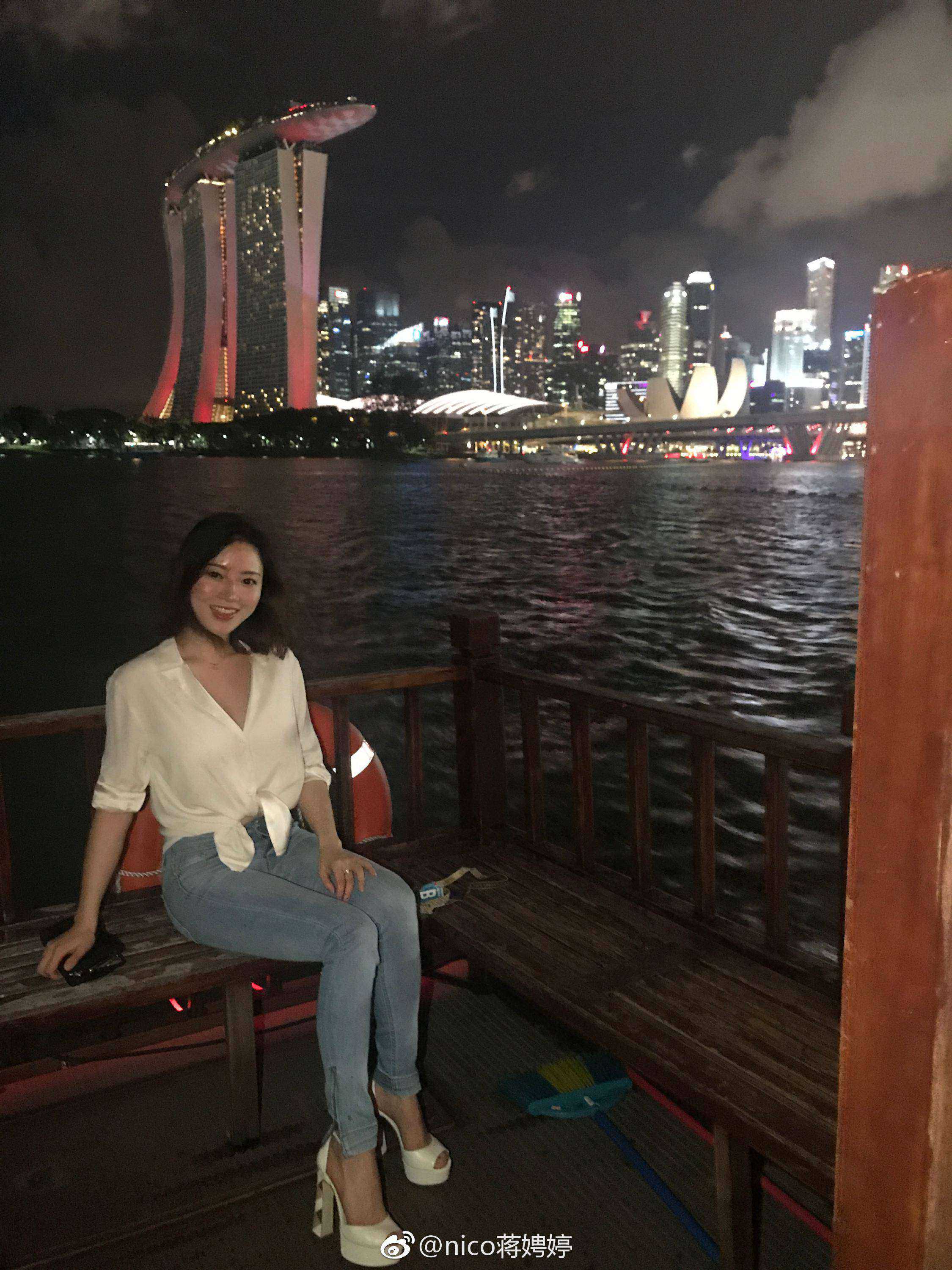 疑似刘强东性侵门事件女主蒋聘婷紧身上衣牛仔裤高跟前凸后翘性感火辣[2]