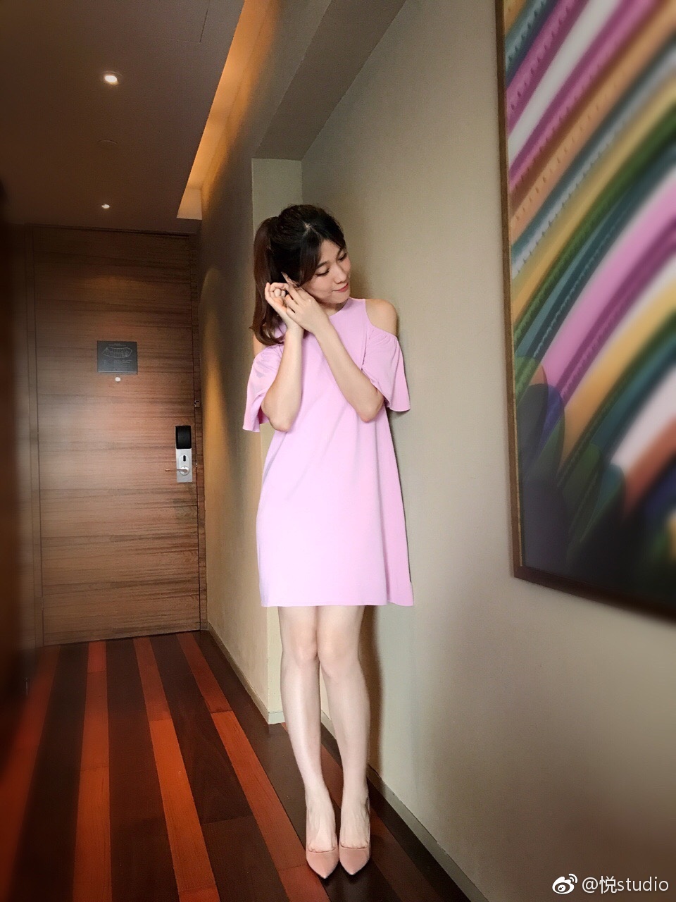 刘洪悦性感大长美腿短裙高跟写真[4]