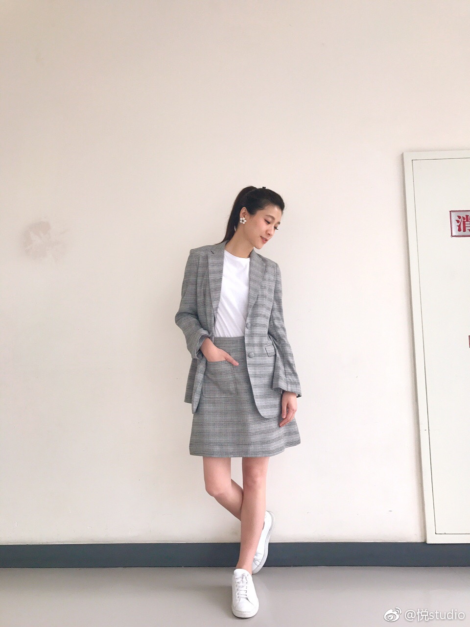 刘洪悦性感大长美腿短裙高跟写真[6]