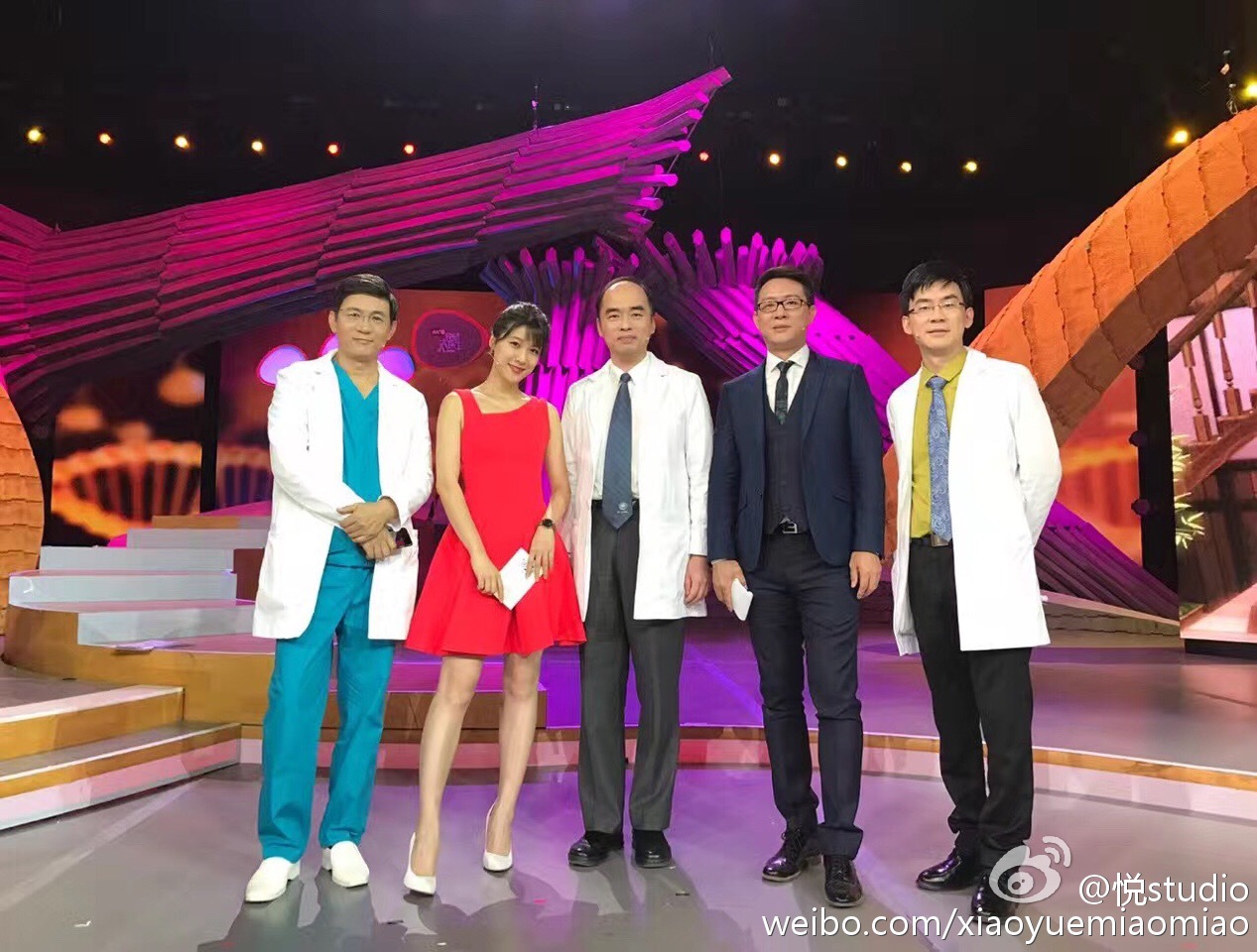 刘洪悦素颜照黑丝袜,恨天高超短裙大白腿[4]