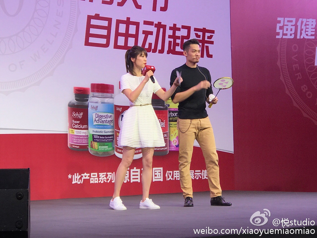 刘洪悦肉丝袜美腿大长腿现场照,白丝袜牛仔裤性感照[13]