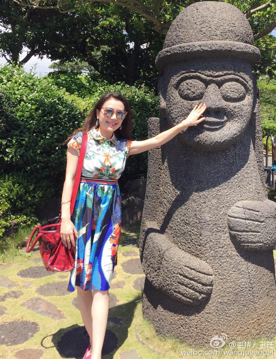 主持人王珏性感美腿高跟素颜自拍写真照[3]