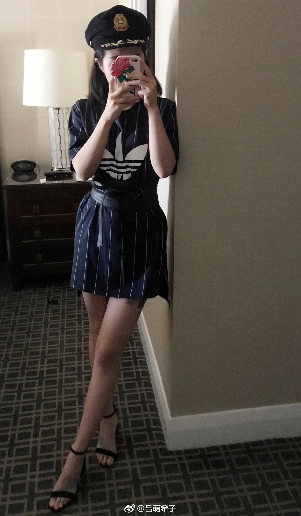 美女裁判吕帅希自拍白嫩丝袜美腿[8]