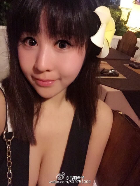 女神裁判吕帅希自拍性感黑色情趣内衣露巨乳[6]