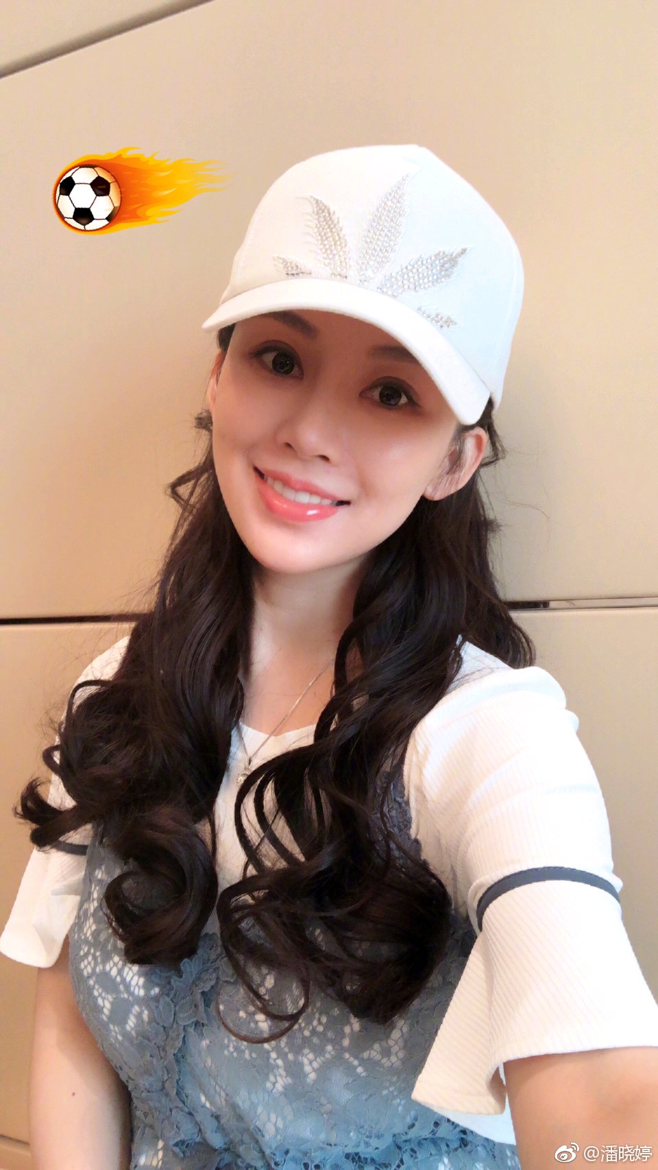 潘晓婷美腿,潘晓婷肉丝袜潘晓婷大长腿,潘晓婷现场照,潘晓婷白丝袜,潘晓婷牛仔裤,潘晓婷性感照[2]