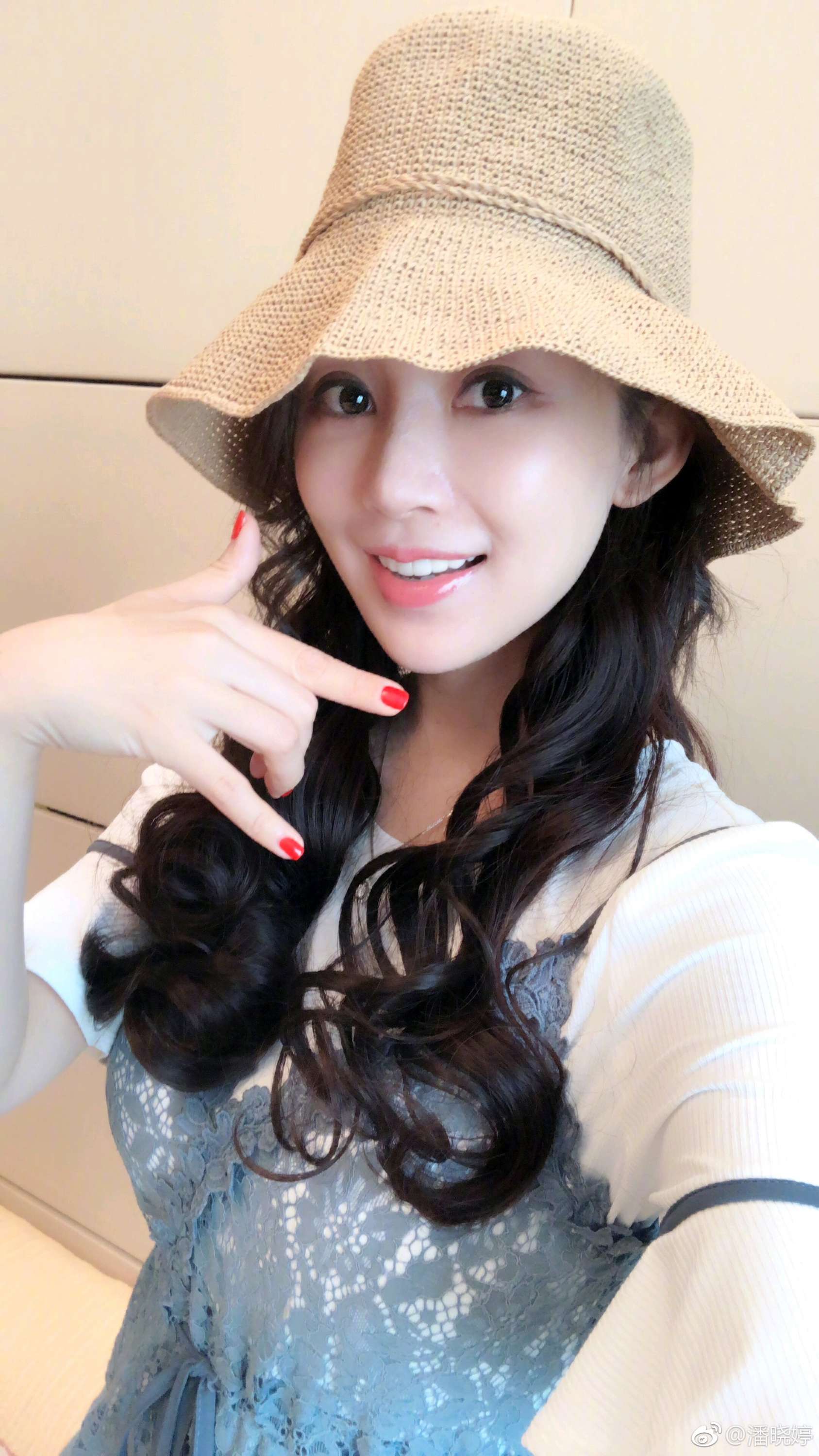 潘晓婷美腿,潘晓婷肉丝袜潘晓婷大长腿,潘晓婷现场照,潘晓婷白丝袜,潘晓婷牛仔裤,潘晓婷性感照[5]