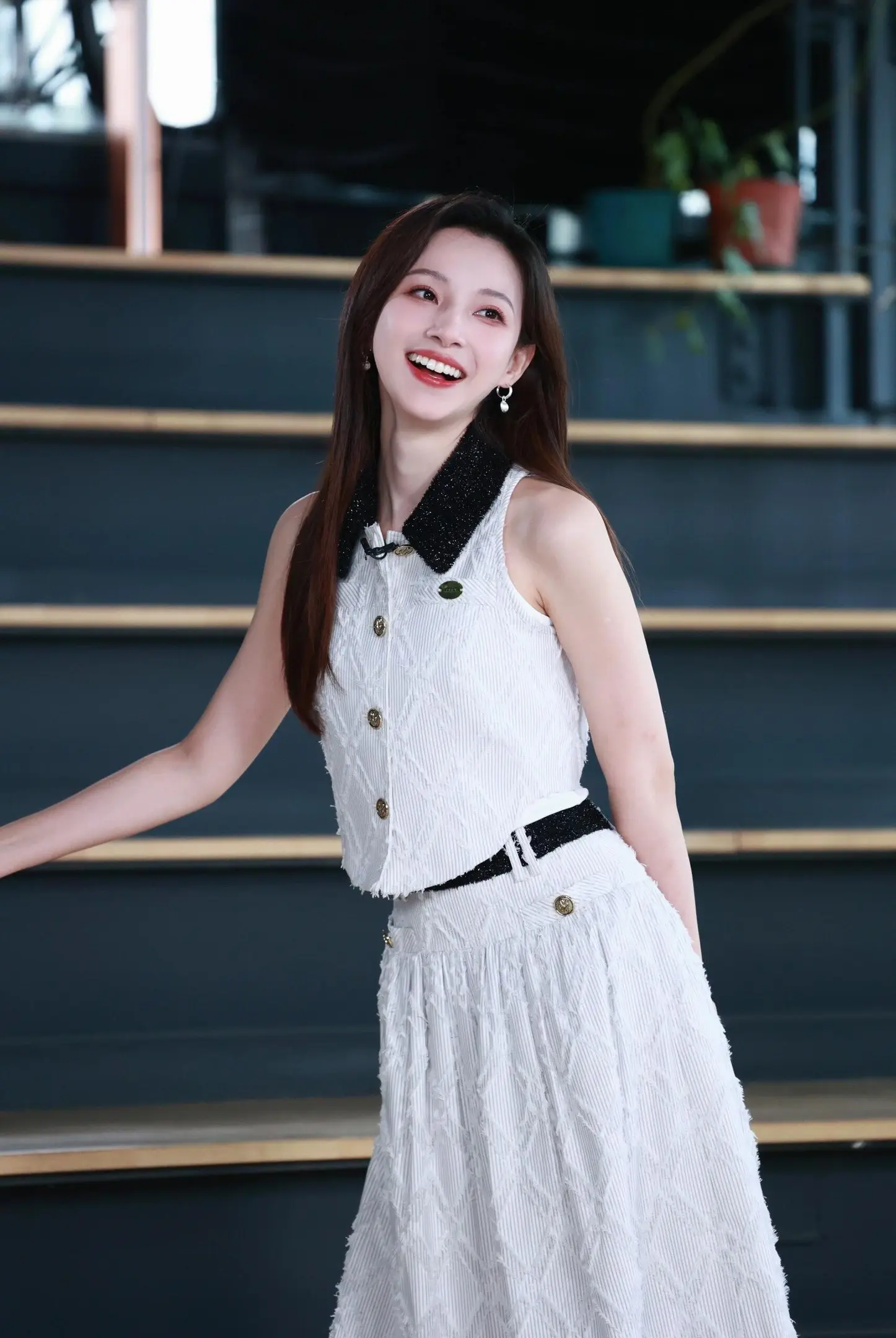 美女主持人马凡舒夏季清爽新造型美腿真美[4]