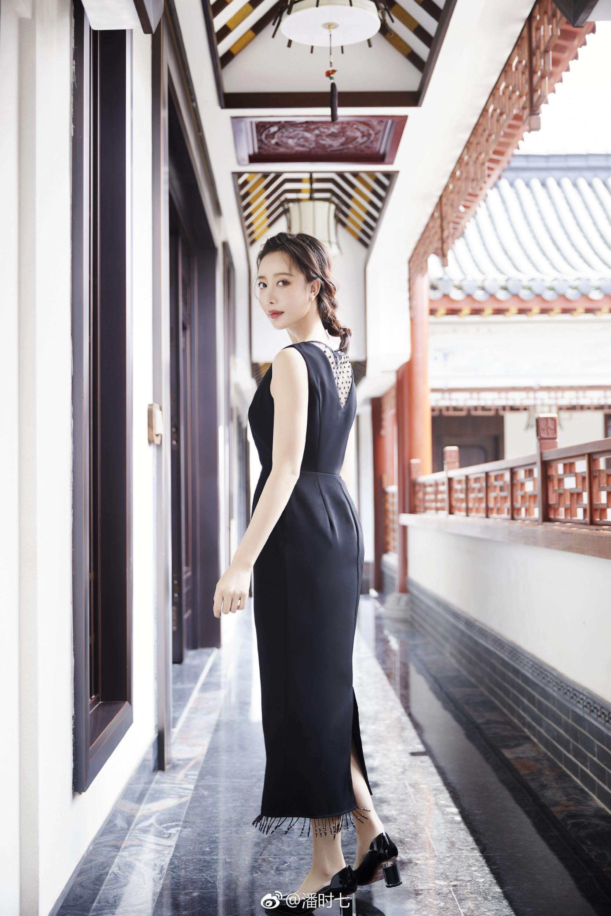 潘时七性感大长美腿短裙高跟写真[5]