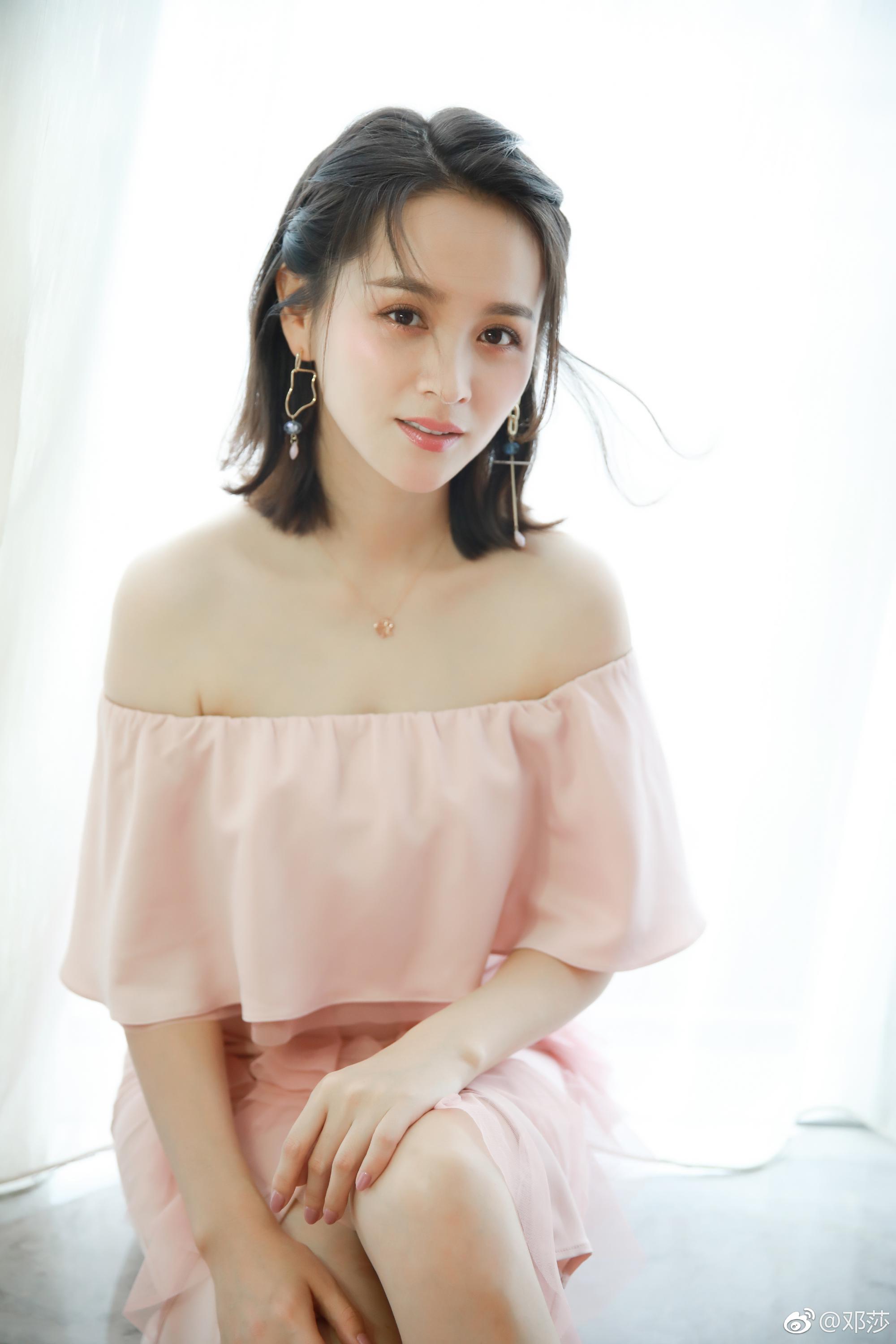 邓莎性感丝袜美腿高跟写真[4]