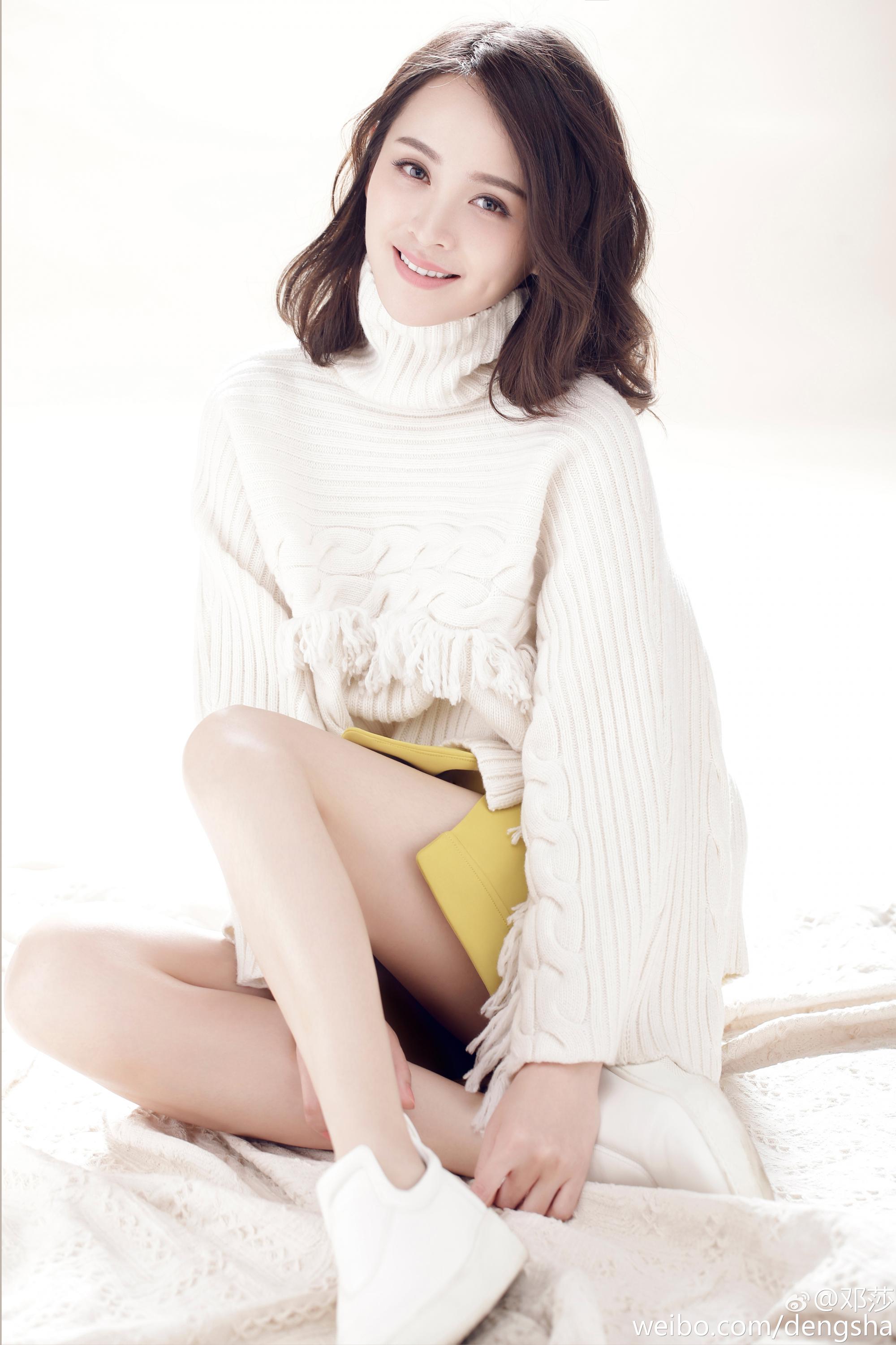 邓莎性感大长美腿短裙高跟写真[5]