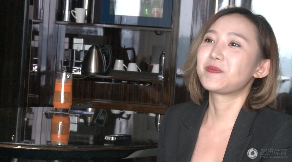 文筱婷黑色蕾丝短裙美腿采访直播图皮肤白嫩[6]