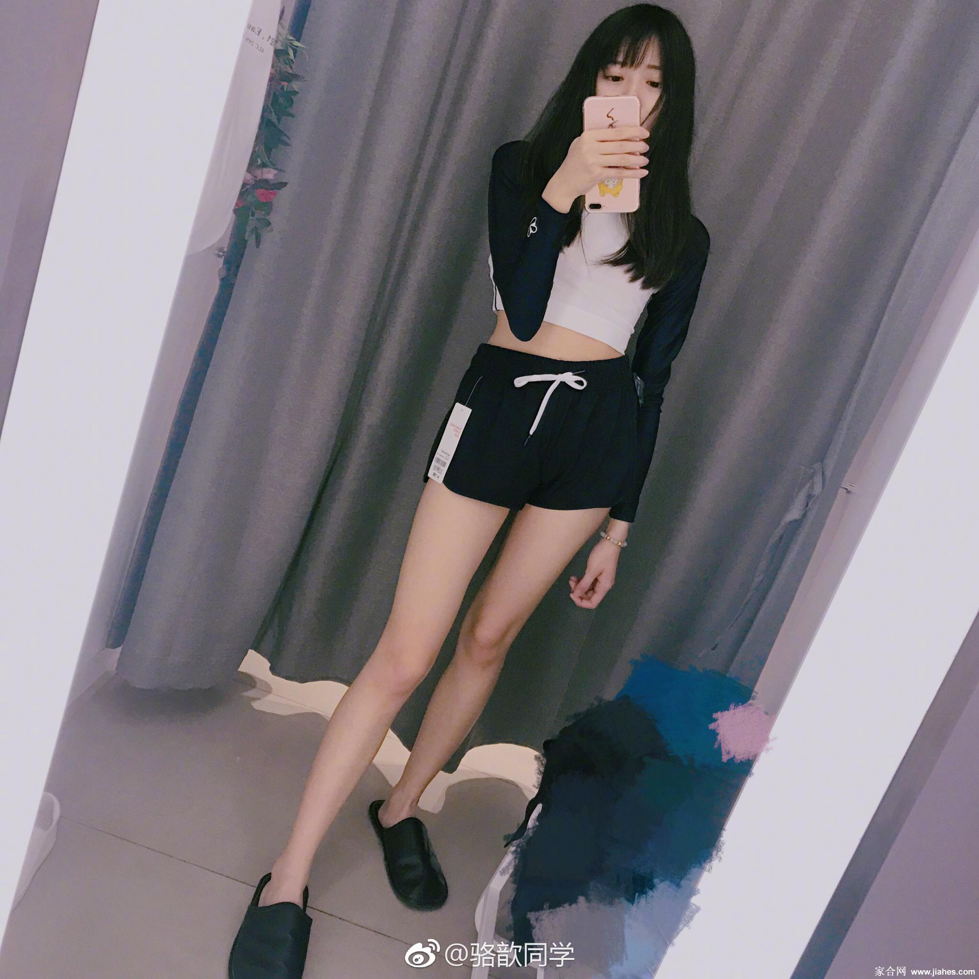 LPL主持人骆歆丝袜美腿高跟性感写真[5]