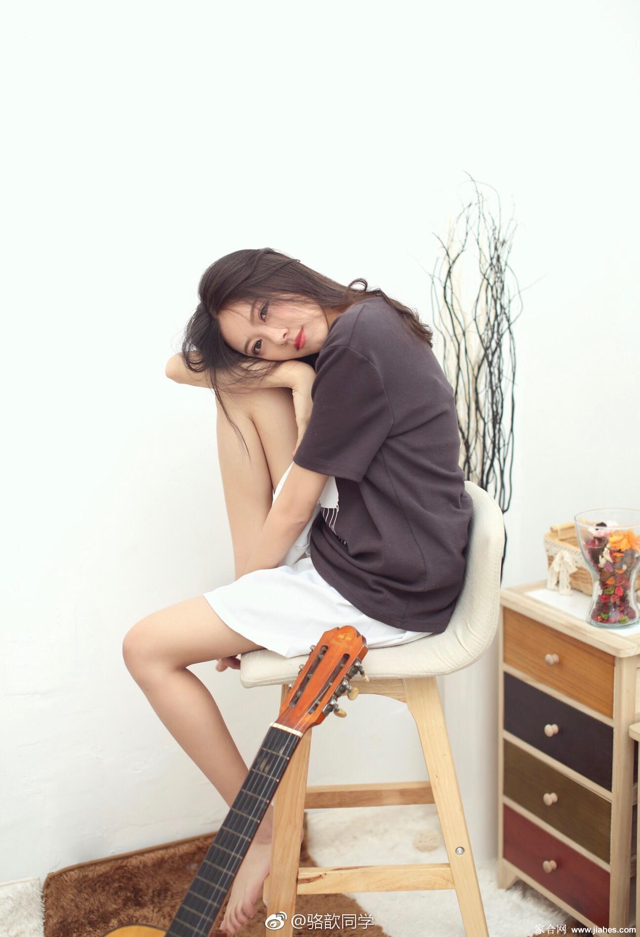 LPL主持人骆歆丝袜美腿高跟性感写真[6]