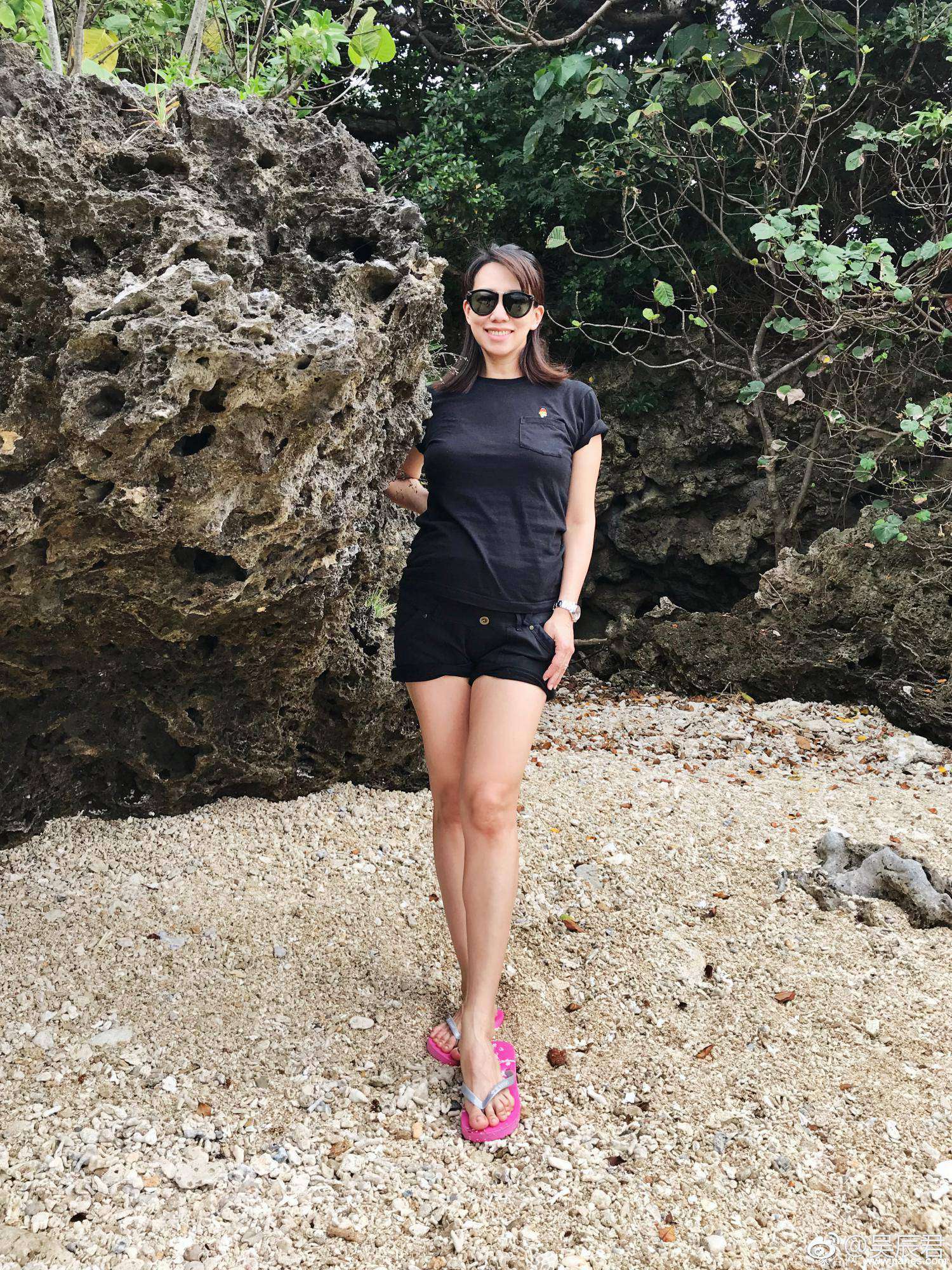 吴辰君丝袜美腿短裙户外写真自拍[5]