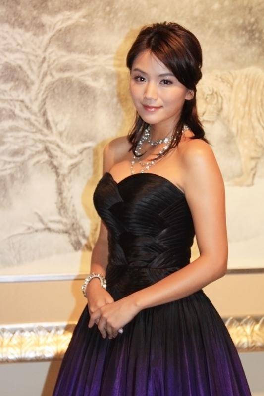 曹曦文大长美腿丝袜高跟写真[2]