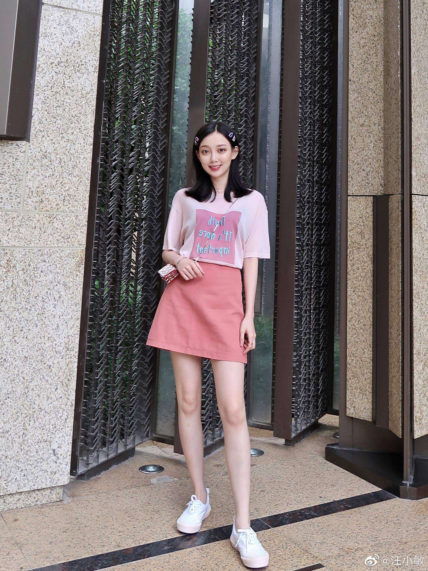 汪小敏超短裙丝袜美腿高跟衣服模特照[3]