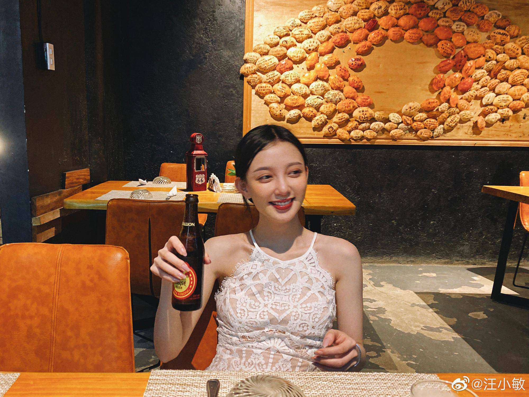 汪小敏丝袜美腿生活照,高跟长腿黑丝性感照[3]