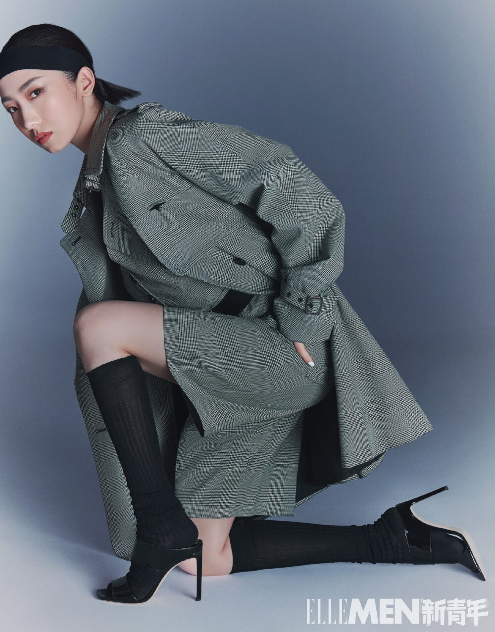 孟美岐丝袜美腿短裙写真[2]