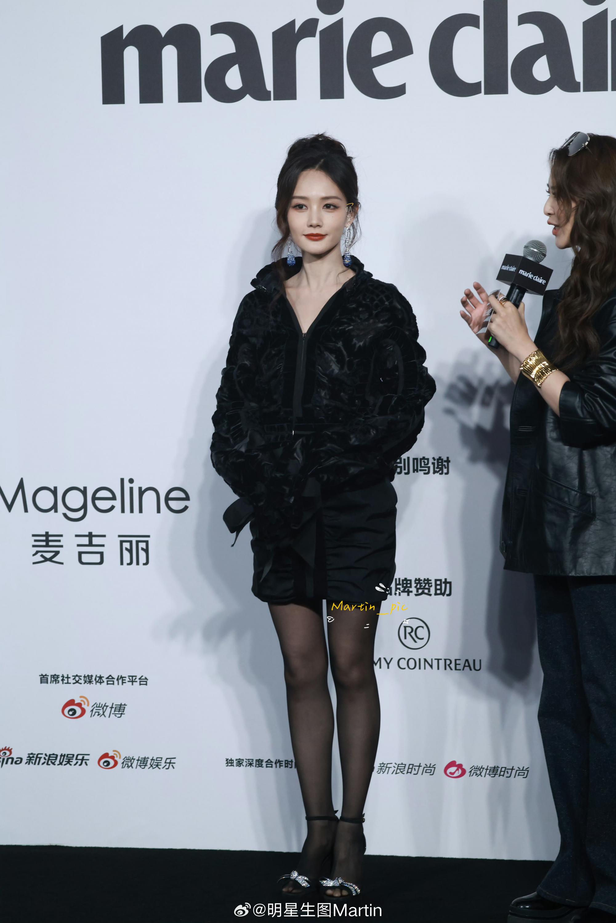 李一桐黑丝美腿包臀群发布会现场亮相[3]