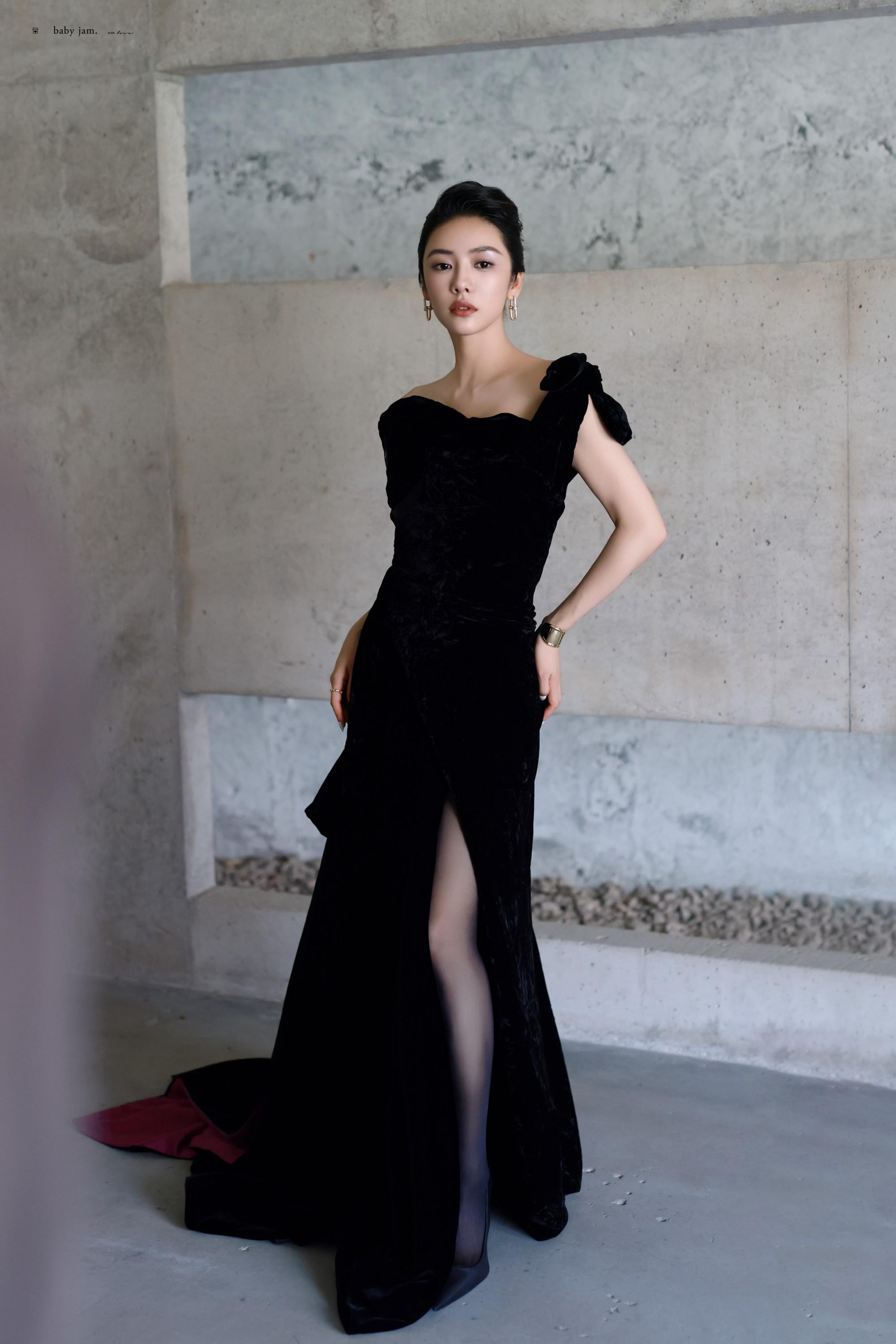 蔡文静黑丝美腿御姐高贵写真[5]