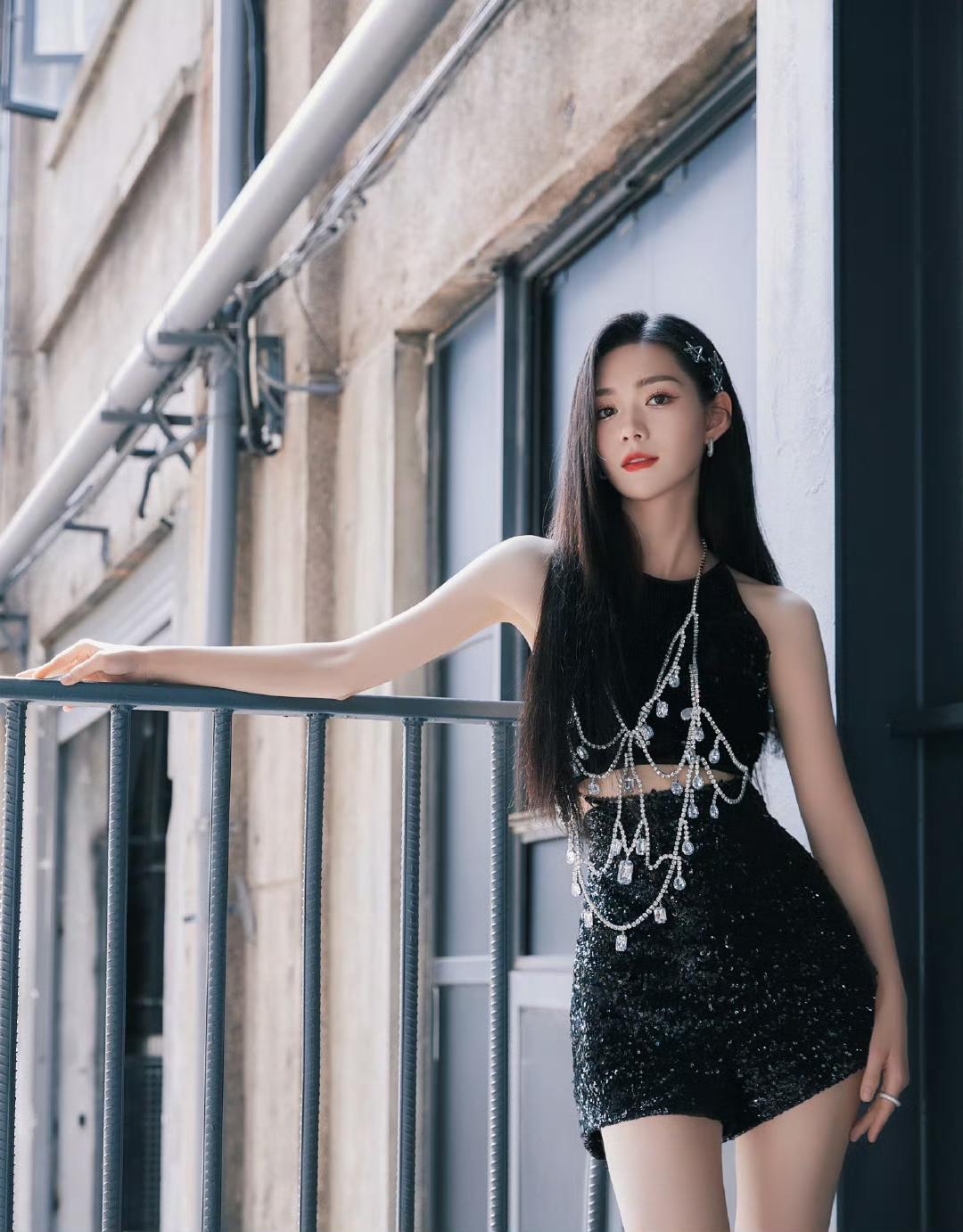 段奥娟长靴美腿野性写真[6]