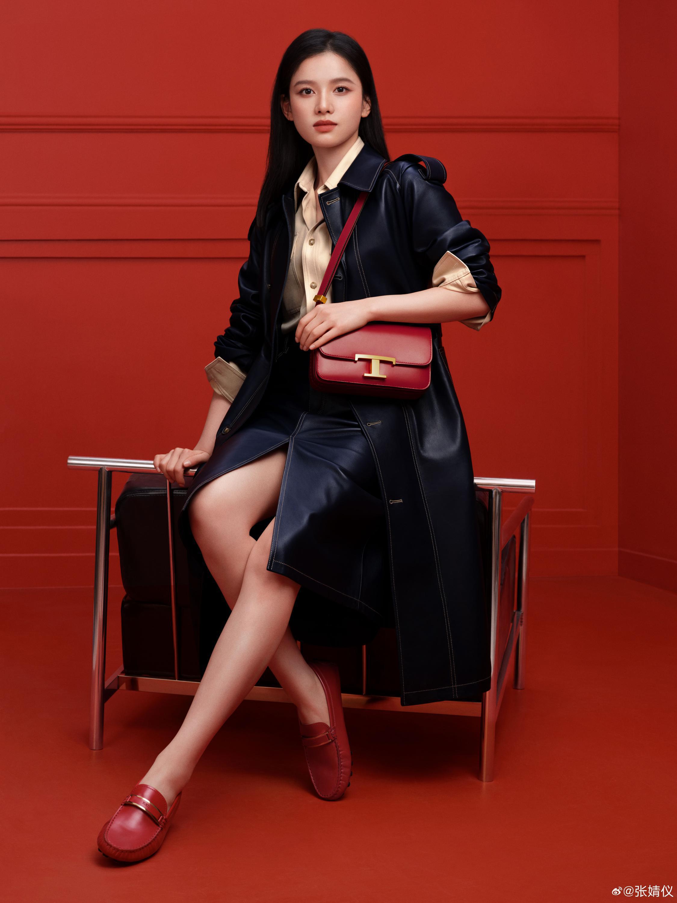 藏海传女主张婧仪美腿大衣时尚写真[6]