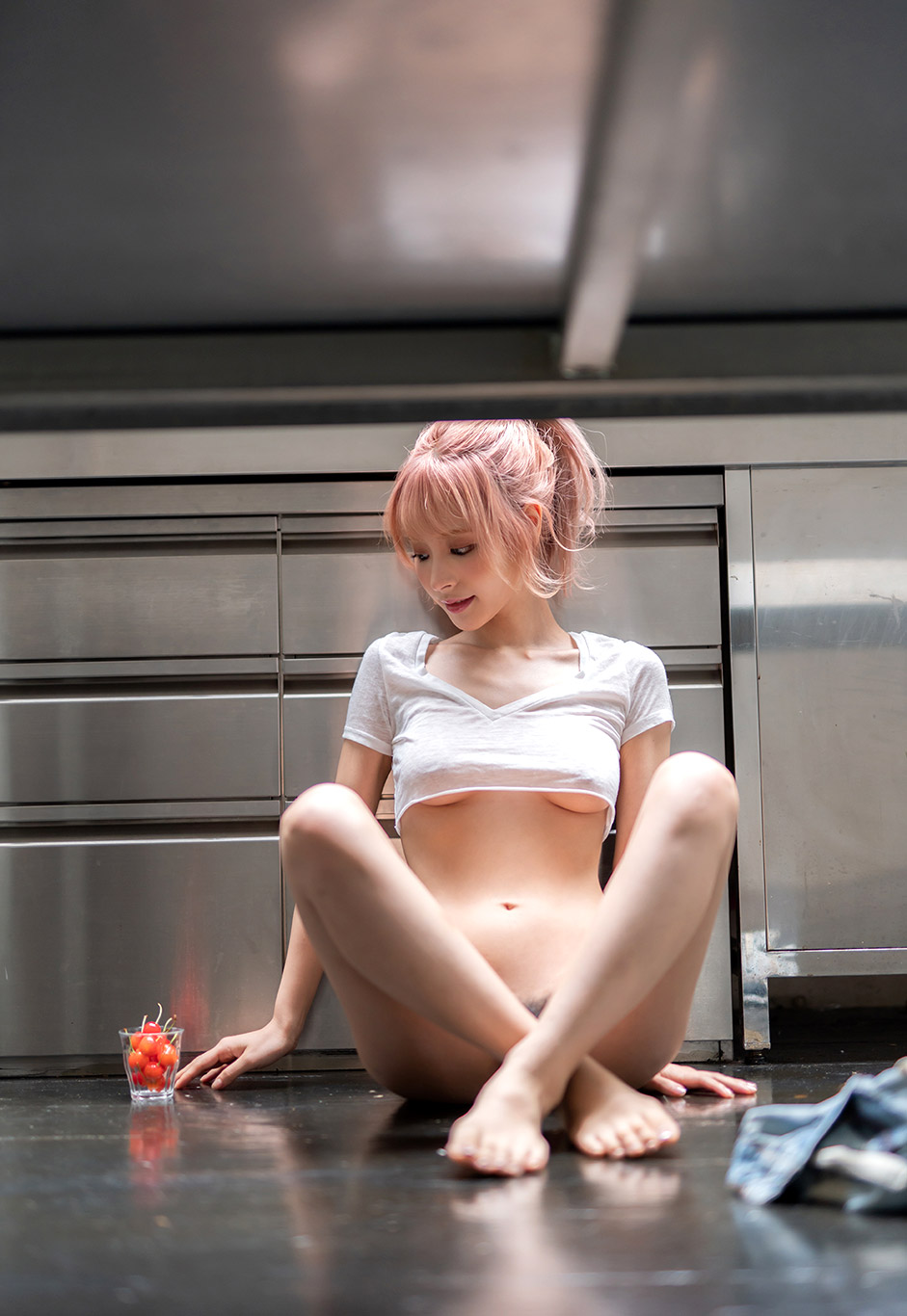 桃乃木香奈性感牛仔短裤嘴含樱桃[7]