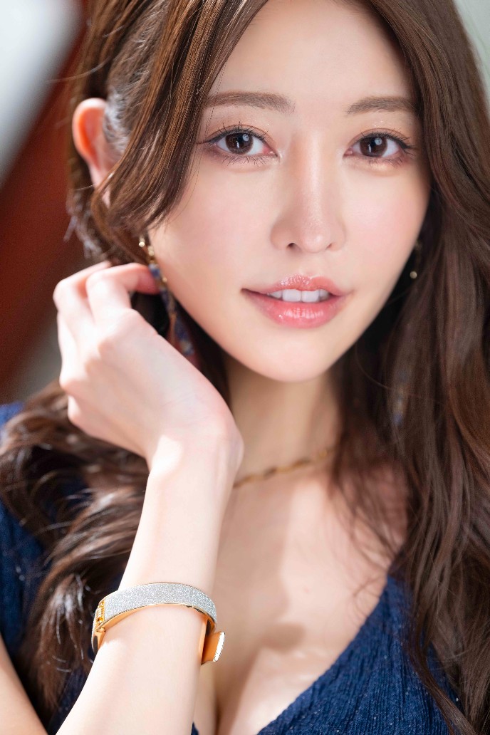 森日向子丝袜美腿制服诱惑