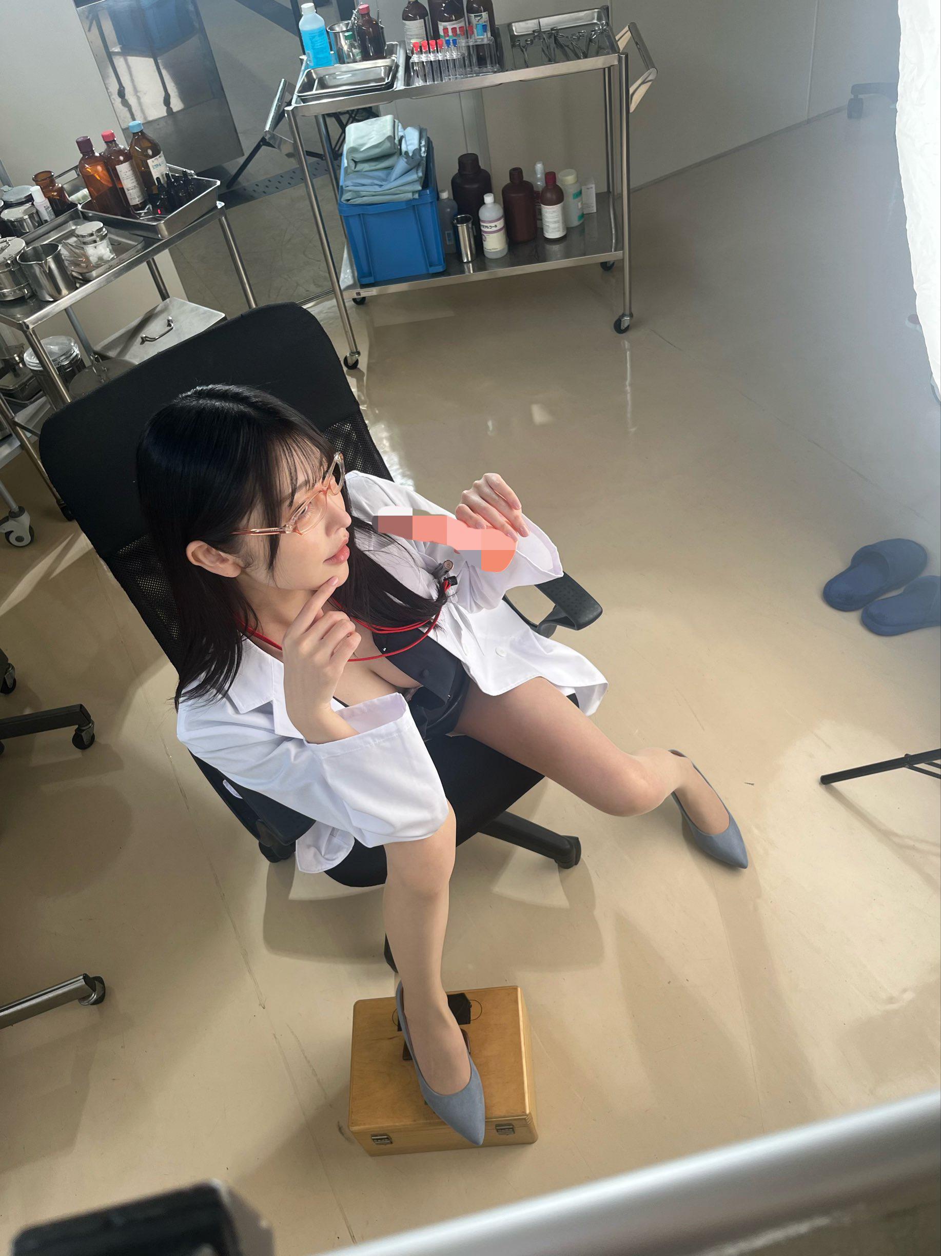 森日向子丝袜美腿制服诱惑[6]