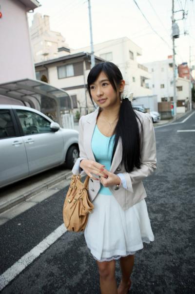 小仓奈奈可爱人妻诱惑