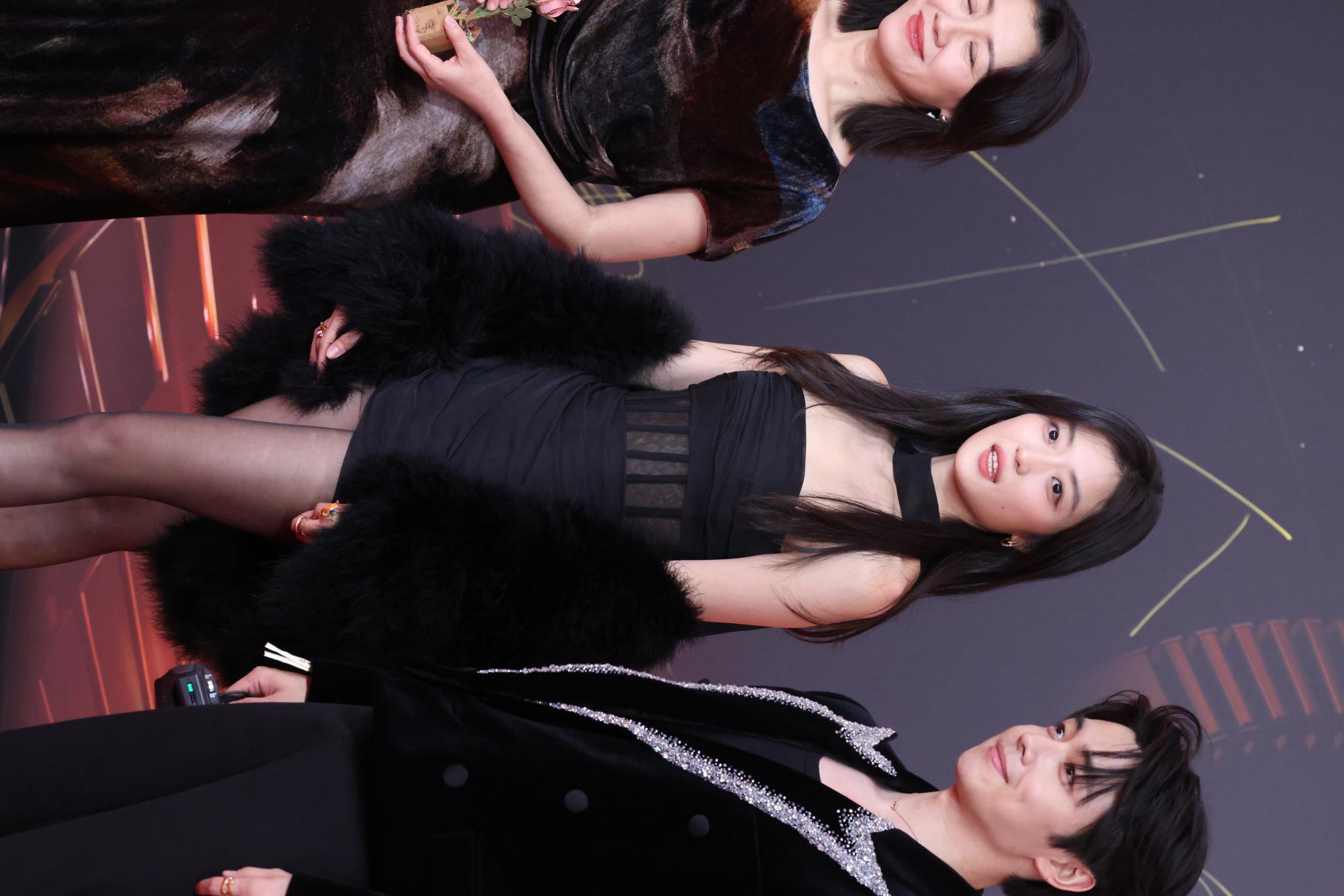 孙千黑丝美腿高跟正面半身连拍生图照[5]