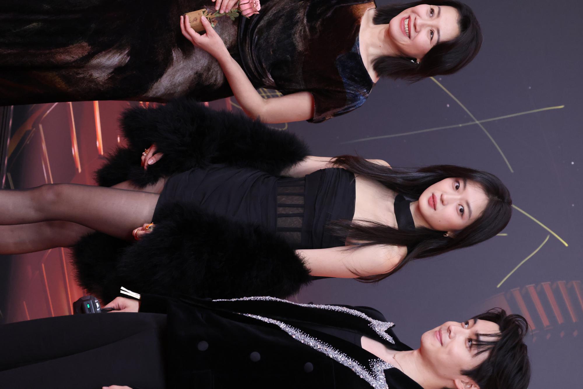 孙千黑丝美腿高跟正面半身连拍生图照[7]