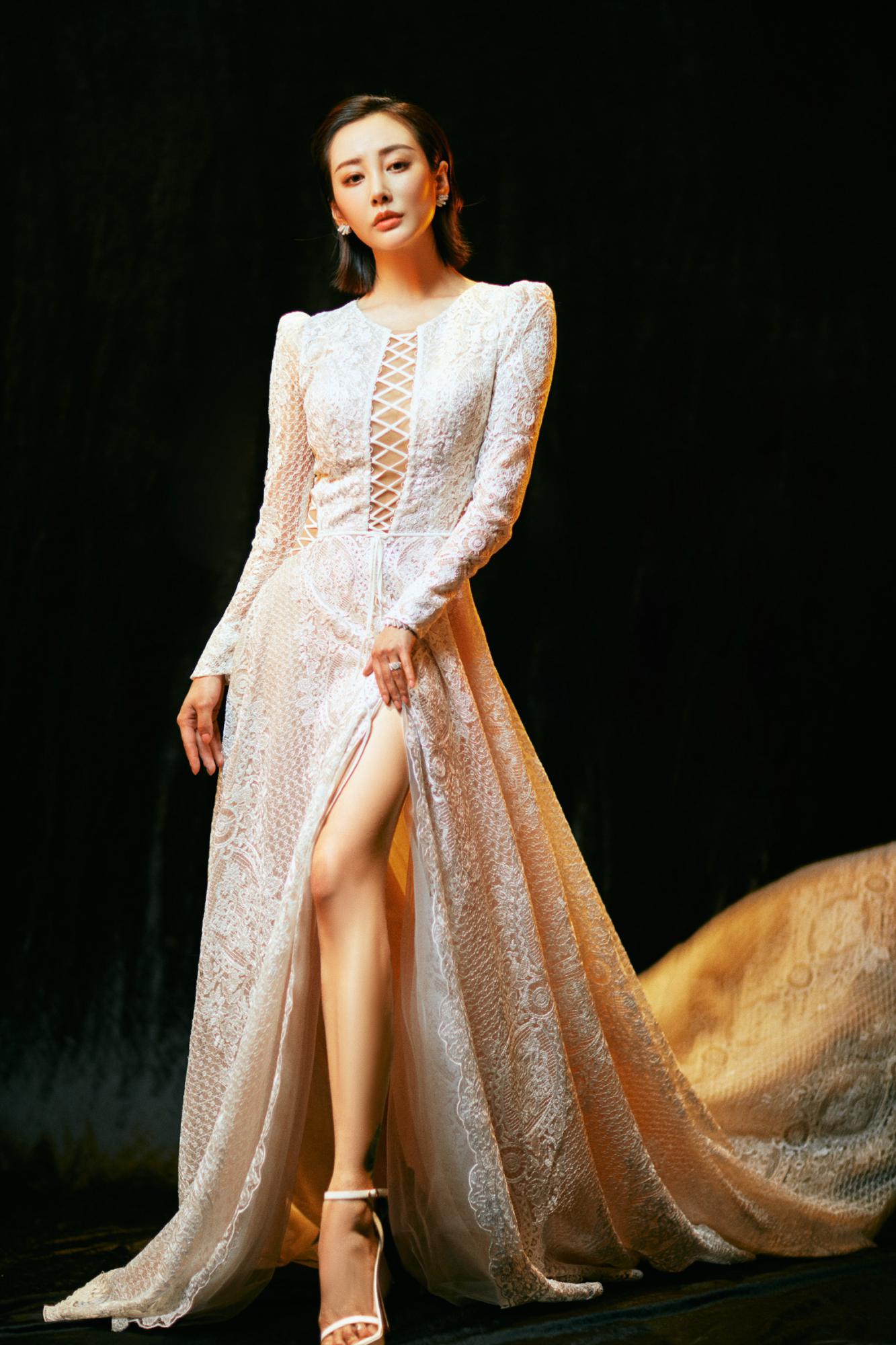 李纯抹胸性感写真大片[4]