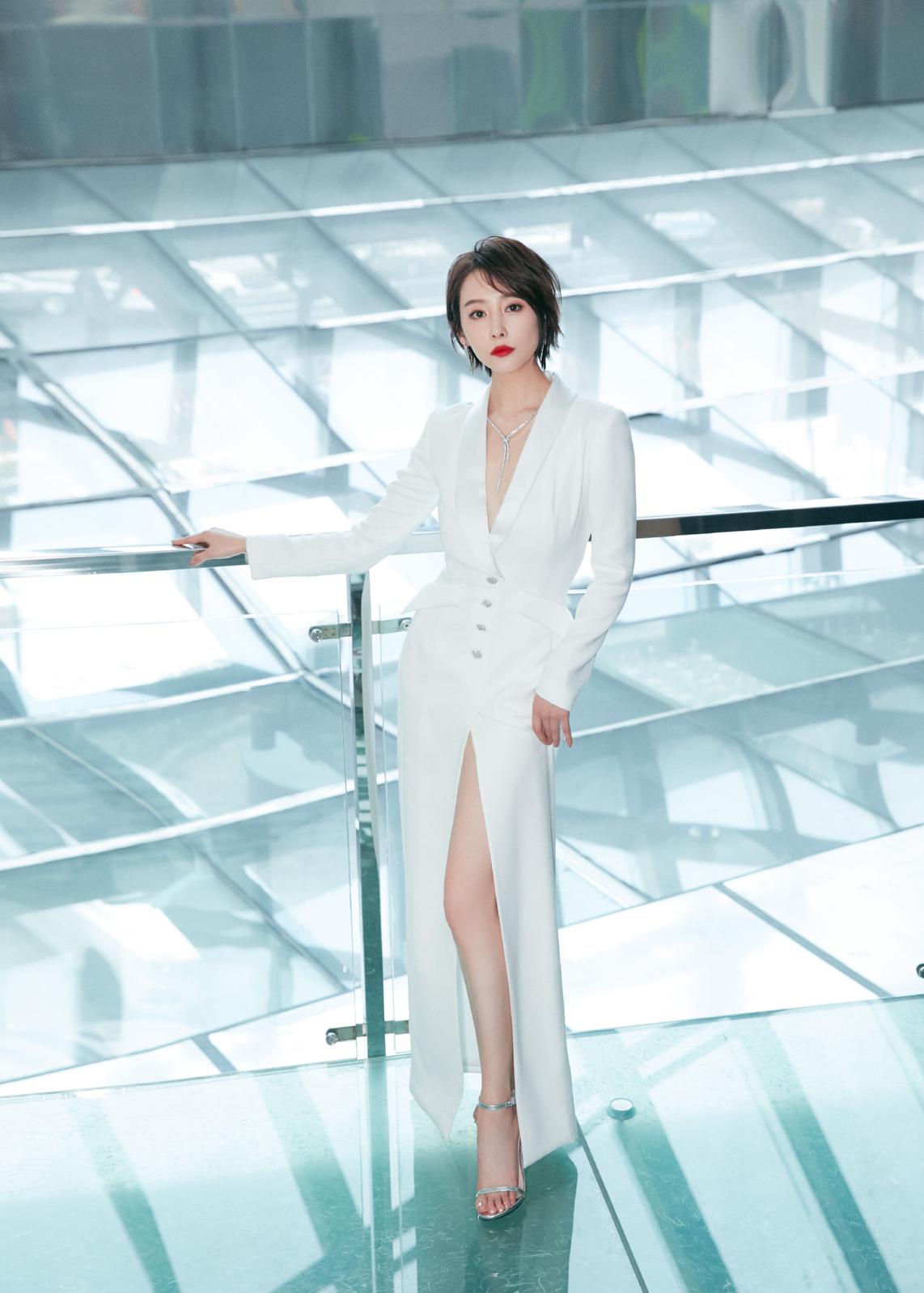 李纯抹胸性感写真大片[9]