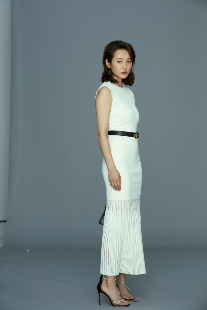 李纯棚拍生图-性感白色包臀裙身材诱人[2]