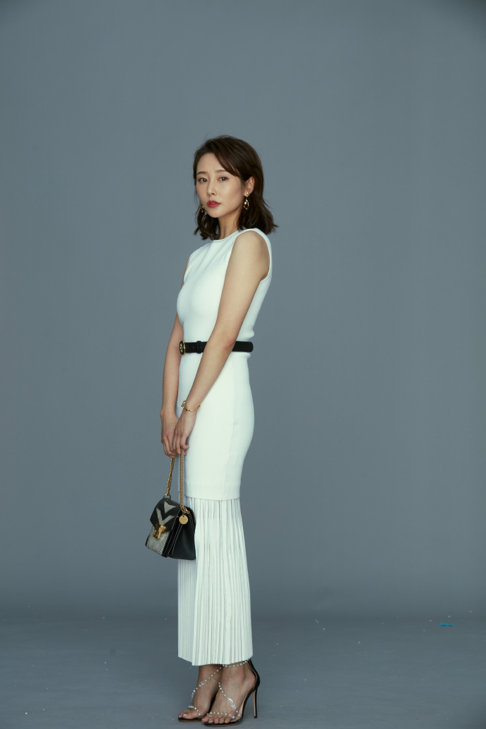 李纯棚拍生图-性感白色包臀裙身材诱人[3]