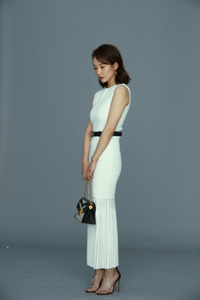 李纯棚拍生图-性感白色包臀裙身材诱人[4]