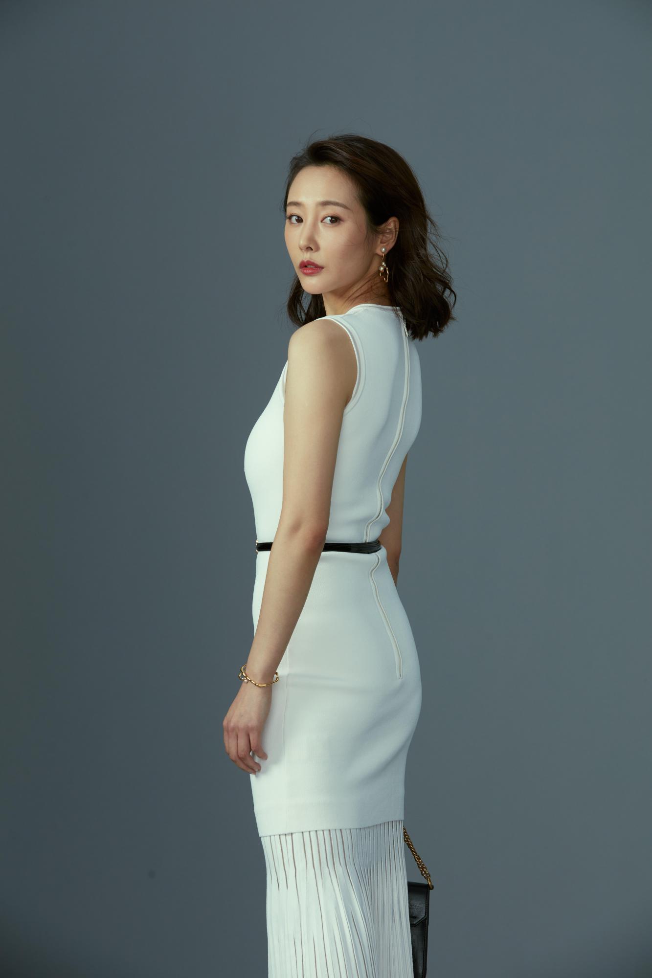 李纯棚拍生图-性感白色包臀裙身材诱人[6]