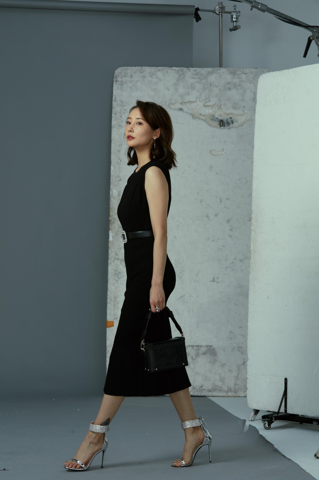 李纯棚拍生图-黑色连衣长裙高跟[3]