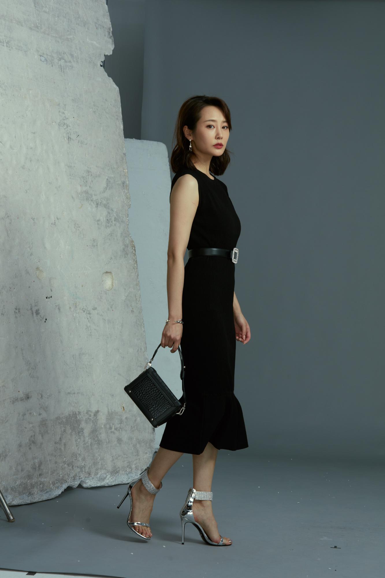 李纯棚拍生图-黑色连衣长裙高跟[7]