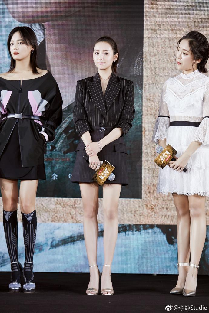 李纯黑色短裙美腿靴子现场诱人[6]