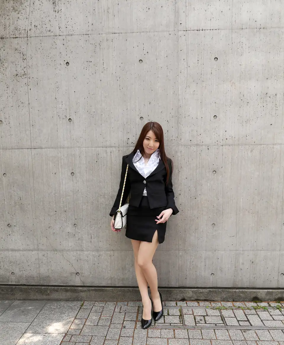 内村里菜OL职业装丝袜美腿私房写真[8]