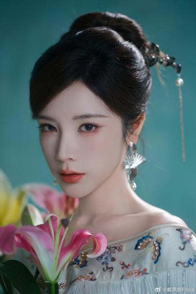 戴燕妮清纯古典味写真