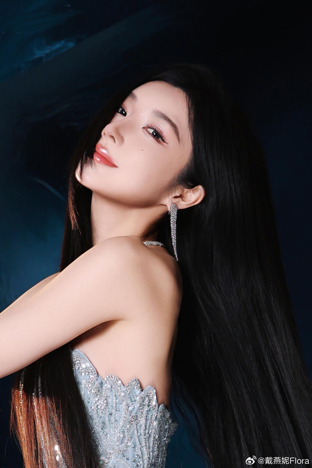 戴燕妮长裙美腿大气冷艳写真[9]