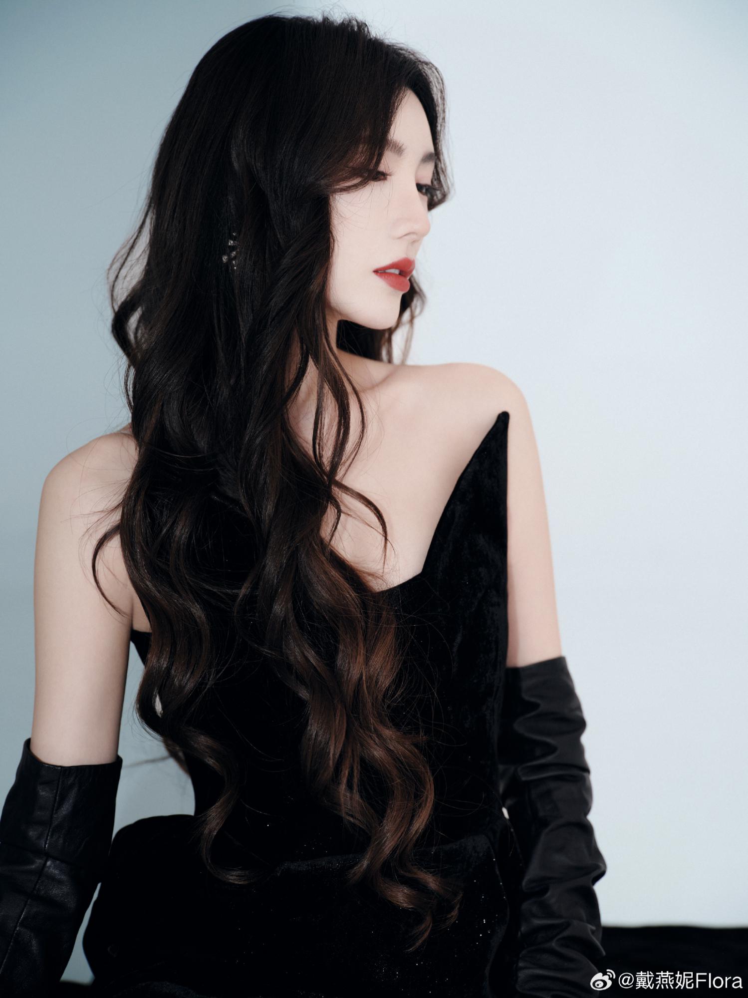 戴燕妮黑丝袜包臀连衣裙抹胸套装写真[2]