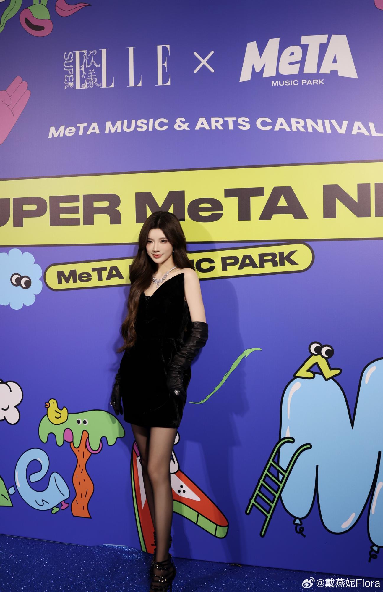 戴燕妮黑丝袜包臀连衣裙抹胸套装写真[7]