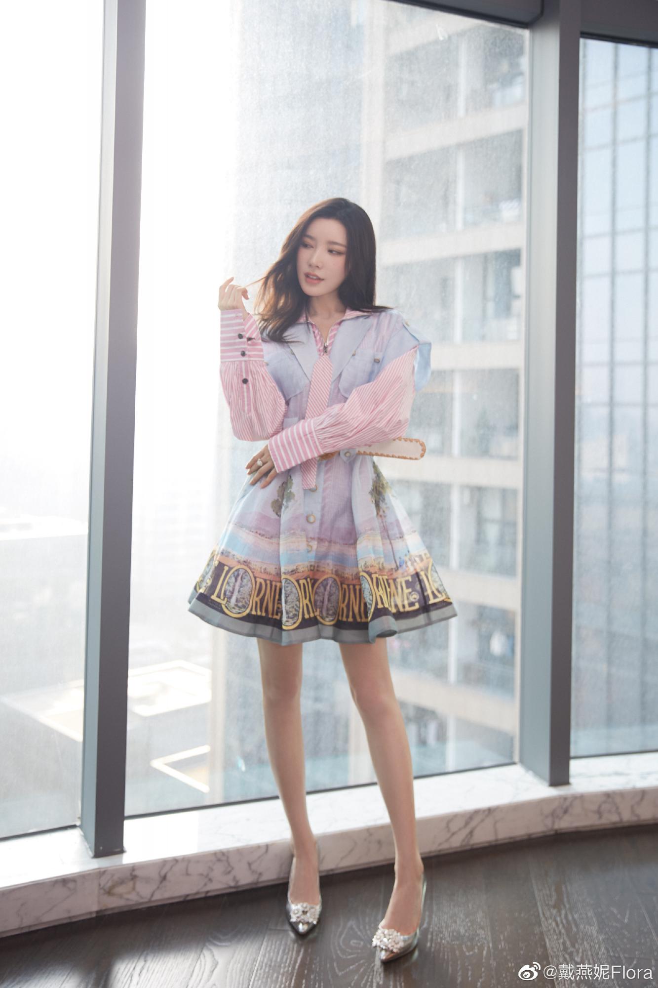 戴燕妮2022美腿高跟写真[8]