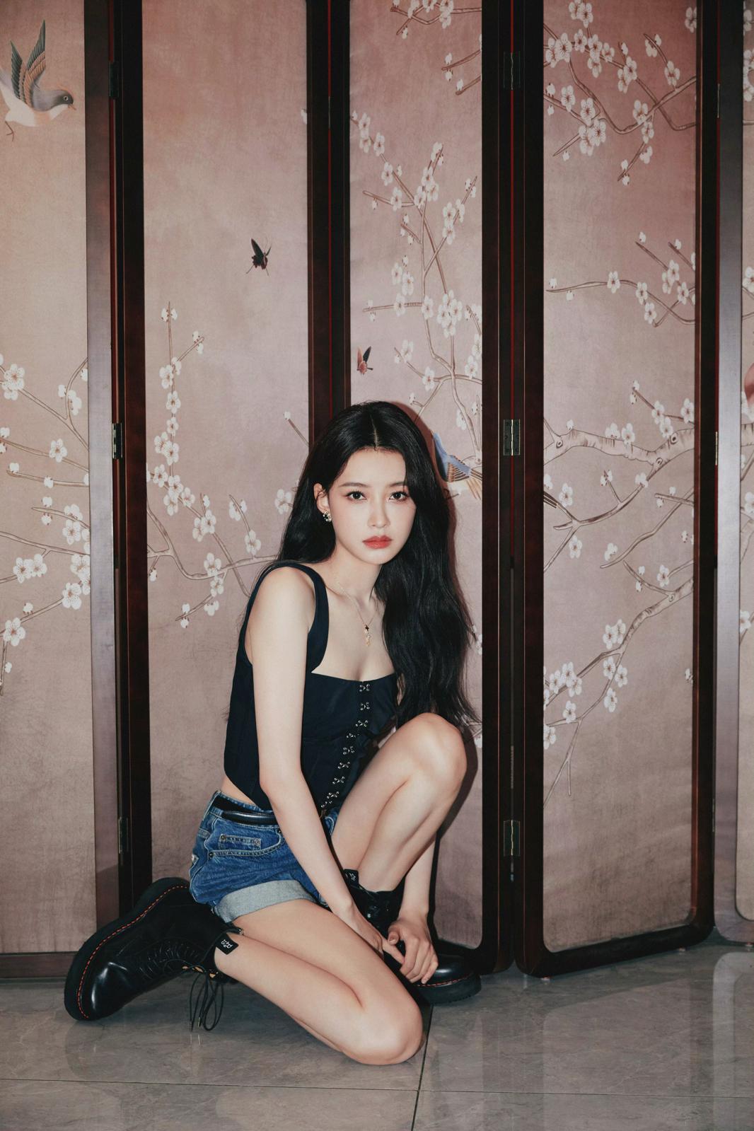 孙怡牛仔短裤美腿写真[4]